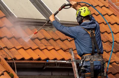Démoussage et hydrofuge de toiture à Olargues